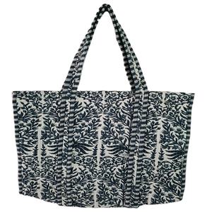 กระเป๋าโท้ทผ้าฝ้ายสีน้ำเงินขาวลายควิลท์ทันสมัย สายสะพายยาว ทำมือ ใช้ซ้ำได้ กระเป๋าช้อปปิ้งสำหรับผู้หญิง แบบเปิด - Product Image 1