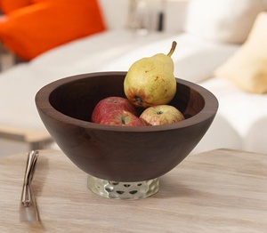 Bol en bois rond élégant avec finition polie idéal pour servir des fruits ou des salades élégant et durable parfait pour les repas modernes - Product Image 1