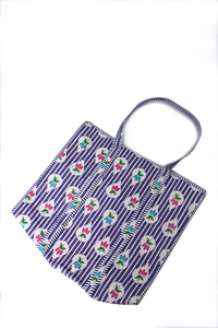 Bolso tote de algodón acolchado con estampado artesanal, estampado a mano con rayas índigo y motivos florales, bolso de viaje, bolso de hombro grande artesanal - Product Image 2