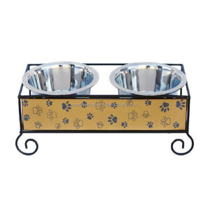 Bol de nourriture pour chien élégant en acier inoxydable brun avec design gravé, idéal pour la maison et le jardin, durable et élégant. - Product Image 3