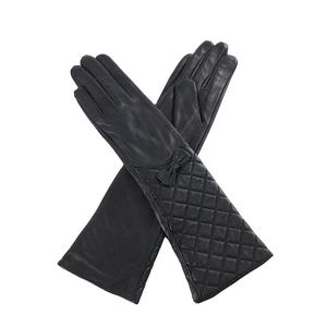 Gants longs matelassés noirs élégants pour femmes, style cuir, avec détail nœud, pour l'hiver – Tendance et luxueux - Product Image 3
