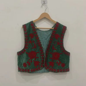 Chaqueta corta de terciopelo Suzani bordada en verde, blazer de terciopelo, chaqueta unisex, regalo para esposa, regalo hecho a mano, atuendo para el Día de Acción de Gracias - Product Image 1