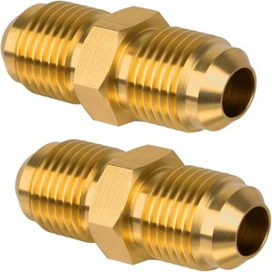 Raccord en laiton massif au design unique avec raccords filetés pour un système hydraulique et de canalisations sécurisés et étanches, disponible à la vente - Product Image 1