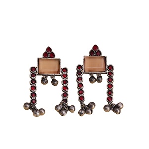 Livraison Rapide Boucles d'Oreilles Pendante Monalisa en Laiton Plaqué Argent Antique avec Sertissage Bezel, Bijoux Faits Main, Fournisseur en Gros - Product Image 1