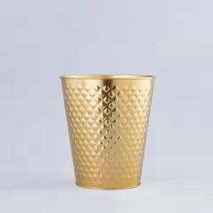 Cubo de basura metálico de forma redonda, ideal para un almacenamiento elegante en la sala de estar, el dormitorio, la cocina y el hogar. - Product Image 1