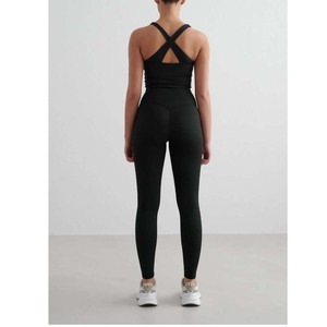 Conjunto de Yoga Premium Personalizado al por Mayor para Mujer: Sujetador Deportivo con Cuello en V y Espalda Cruzada, Leggings de Cintura Alta, Ropa Deportiva para Gimnasio y Fitness - Product Image 6