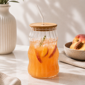 Vaso de Vidrio con Forma de Lata para Café Helado, Taza de Vidrio con Tapa de Bambú y Pajita de Vidrio, Vaso Reutilizable para Leche, Diseño Moderno con Impresión Personalizada, Precio al por Mayor - Product Image 4