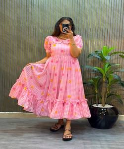 PRENDAS ÉTNICAS DE ALGODÓN ROSA BEBÉ CON ESTAMPADO FLORAL FANCY MUL CHANDERI, DE SECADO RÁPIDO, PARA USO DIARIO, PRECIO AL POR MAYOR - Product Image 1