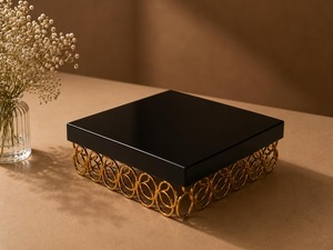 Support à gâteau en métal doré et noir de designer pour table de dessert de mariage, présentation de cupcakes et décoration de fête - Product Image 6