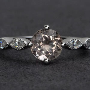 แหวนมอร์แกไนต์เงินแท้ ทรงกลม พลอยมอร์แกไนต์สีชมพู แหวนหมั้น เครื่องประดับชั้นดีสำหรับผู้หญิง - Product Image 1