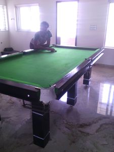 Ensemble de jeu de billard personnalisé HGR Amusement avec 2 queues de jeu, un jeu de billes et un triangle de rangement pour une utilisation en intérieur - Product Image 4