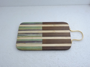 Planche à découper en bois et résine au design tendance, planche à découper avec incrustation de résine, planche à fromage en bois, planche à fromage à prix de gros d'usine - Product Image 3