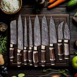 Ensemble de couteaux de cuisine en acier Damas écologiques faits à la main de qualité supérieure, manche en corne de cerf véritable, ambidextres, couteaux de chef personnalisés - Product Image 1