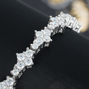 Pulsera de Plata 925 con Baño de Rodio para Mujer, con Diamantes Redondos de Corte Brillante, Engaste de Garra, Diseño Geométrico de Lujo, Eslabones de Cadena, para Boda - Product Image 1