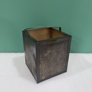 Farol de Hierro Cuadrado de Estilo Marroquí L540 de Diseño Artesanal, con Patrón Hueco Decorativo, para Velas, Ramadán, Eid, para Colgar en la Mesa del Hogar - Product Image 6