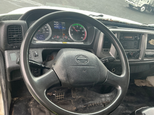 Camión de Caja Comercial de Uso Medio con Transmisión Automática, Años 2012/2013, en Buen Estado, con 195,254 Millas - Product Image 5