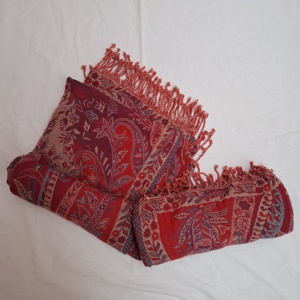 Manta Tejida Floral Bohemia de Lana Natural en Oferta, Manta Decorativa Rectangular Roja Hecha a Mano, Ecológica para Invierno - Product Image 1