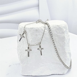 Bracelet chaîne avec pendentif croix bohème plaqué rhodium et strass en cristal, cadeau unisexe, plaqué 4 couches - Product Image 6