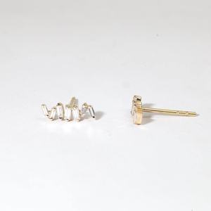 Boucles d'oreilles clous en diamant de laboratoire taille baguette 14K 18K en or jaune massif 0,31 ct couleur E clarté VVS pour femme - Lot de 14 paires - Product Image 1