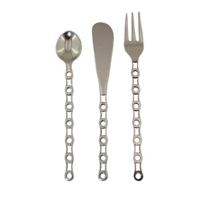 ชุดช้อนและส้อมมีด้ามจับดีไซน์แบบโบกมือด้วยเงินขัดเงา - Product Image 6