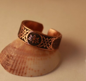 Anillo de Terapia Magnética de Cobre Puro de Alta Calidad al por Mayor, Anillo Ancho con Motivo de Espiral de Loto, Anillo de Sanación Bioenergética - Product Image 6