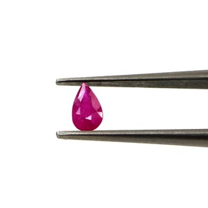 Rubíes naturales sin tratar de Mozambique, calibrados en forma de pera de 4x6 mm, piedras preciosas de rubí facetadas naturales sueltas para la fabricación de joyas, listas para usar. - Product Image 2