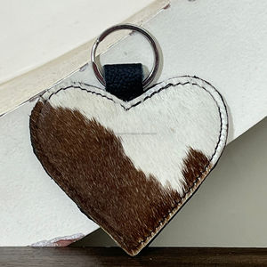 Nuevo Llavero Personalizado de Cuero con Pelo de Vaca en Forma de Corazón, Llavero de Cuero Genuino Estilo Western, Accesorio de Regalo Unisex - Product Image 5
