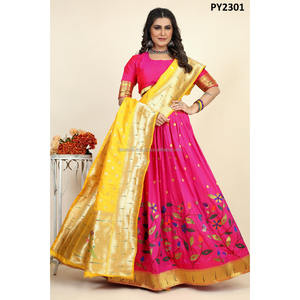 Lehenga choli แบบดั้งเดิม

ได้รับสัมผัสแบบดั้งเดิมกับรูปลักษณ์ของคุณประดับด้วยวัสดุ jacquard lehenga ที่ตกแต่งด้วย All-O - Product Image 6