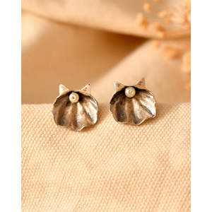 Meera Jaipur Seap <b>Silver</b> Stud <b>Earrings</b> with <b>Pearl</b>-Elegant and Luxurious Fashion Accessory From India - Product Image 2