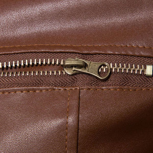 Veste d'hiver pour homme en cuir véritable de haute qualité avec col montant et logo frontal, cuir de vache écologique et respirant - Product Image 6