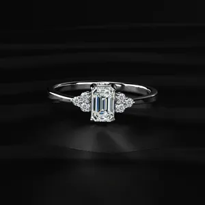 Magnifique bague en or avec diamant CVD taille émeraude cultivé en laboratoire D-E VVS-VS pour mariages et anniversaires - Mettez en valeur la beauté et la brillance - Achetez directement - Product Image 1