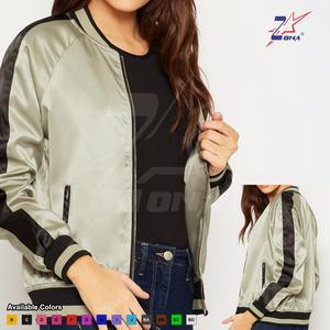 Bomber de baseball en satin de soie pour femmes, style hiver décontracté et personnalisé, vestes universitaires, veste bombardier en satin pour femmes pour les collèges et les écoles - Product Image 3