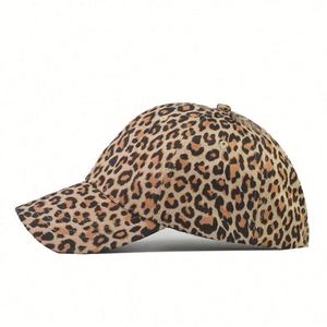 Casquette de baseball tendance en daim végétalien imprimé léopard pour femme, collection Printemps-Été, idéale pour la protection solaire et les activités sportives en extérieur - Product Image 3