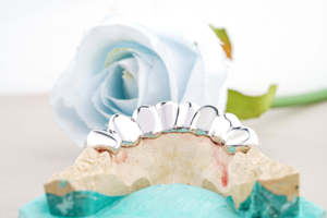 Nouveautés Grillz Hiphop Haut et Bas Plaqué Or, Luxe Tendance, Sertis de Moissanite Ronde Taille Brillant - Product Image 4