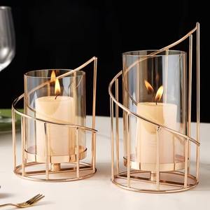 Porte-bougie moderne en métal avec coupelle en verre, décoration élégante, parfait pour le salon, le bureau et la décoration intérieure, provenant d'Inde. - Product Image 1