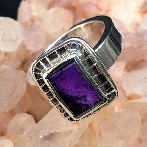 Anillo de Sugilita – Anillo Gótico de Filigrana con Gema Azul Brillante, Anillo de Plata Hecho a Mano, Regalo para Ella - Product Image 5