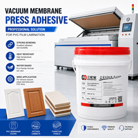 Adhésif résistant à la chaleur pour thermoformage, idéal pour la pressage de membranes PVC sur portes d'armoires HOMAG SCM et la lamination de panneaux MDF.