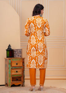 Conjunto de Kurta y Pantalón con Estampado de Mostaza para Mujer |   Kurti Tradicional con Cuello en V, Tela de Algodón y Corte Regular para Uso Casual - Product Image 2