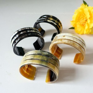 Brazalete de Cuerno de Búfalo Sólido, Joyería Artesanal Natural, Brazalete Clásico y Elegante para Mujer, Aniversario, Talla Personalizable - Product Image 4