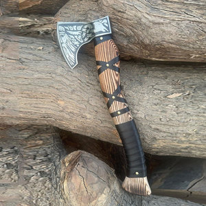 Hache viking de style nordique avec tête en acier gravée et manche en bois pour utilisation en extérieur et cadeaux - Product Image 6