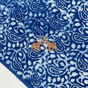 Tissu Sanganeri imprimé à la main en coton indien pur à 100 %, bleu indigo, pour rideaux, chemises et jouets pour garçons – Vente en gros - Product Image 2