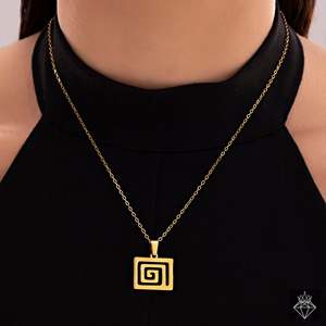Ensemble de bijoux de mode PRAO Grecian Key Pattern comprenant un collier et des boucles d'oreilles - Product Image 1