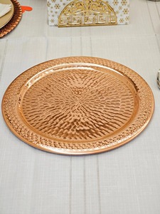Assiette de service ronde dorée martelée de qualité supérieure pour table de cuisine et assiette décorative texturée élégante en provenance d'Inde - Product Image 4