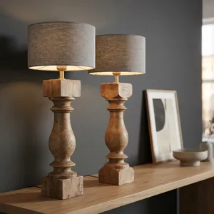 Lampe de table rustique en bois brun avec piétement sculpté artisanal et abat-jour en tissu pour chambre, salon ou console - Product Image 4