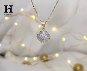Collier Pendentif Fleur Personnalisé en Argent Sterling 925 avec Diamant de Laboratoire Taillé Baguette Effilé et Sertissage Glacé, Vente en Gros - Product Image 2