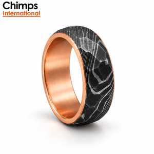 Anillos de Matrimonio de Cobre con Meteorito, Anillos Unisex Geométricos Facetados en Oro Rosa |   Acero de Damasco Tradicional Hecho a Mano con Cobre - Product Image 3