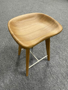 Tabouret de bar moderne en bois avec repose-pieds en métal, design minimaliste pour mobilier de bar à domicile, tabouret de bar en bois massif - Product Image 5