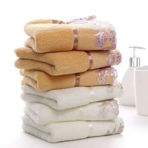 Wholesale Luxury Face <b>Towels</b> Heavy GSM Cotton Soft Smooth Quick Dry Eco-Friendly Child-Proof Hand <b>Towels</b> Custom OEM Bulk Supply - Product Image 3