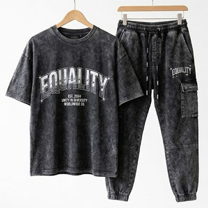Ensemble T-shirt et pantalon personnalisé avec impression sérigraphique délavée à l'acide, pantalon style 6 poches, T-shirt oversize, ensemble de t-shirts délavés à l'acide avec impression sérigraphique - Product Image 1