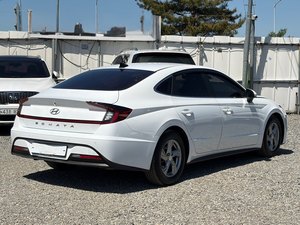 รถยนต์มือสองเกาหลี ปี 2023 รุ่น Clean Sonata Sedan สีขาว 5 ที่นั่ง ระบบ LPG เกียร์อัตโนมัติ ไฟเดย์ไลท์ LED ยาง R17 มาตรฐานยูโร 6 - Product Image 2